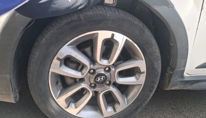 2016 Hyundai i20 Active 1.4 SX, Diesel, Manual, 1,65,900 km, tyre