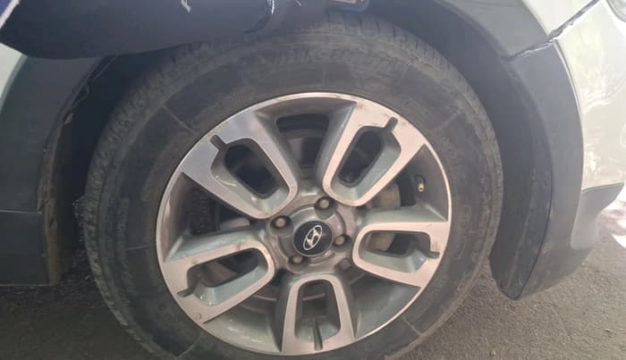 2016 Hyundai i20 Active 1.4 SX, Diesel, Manual, 1,65,900 km, tyre
