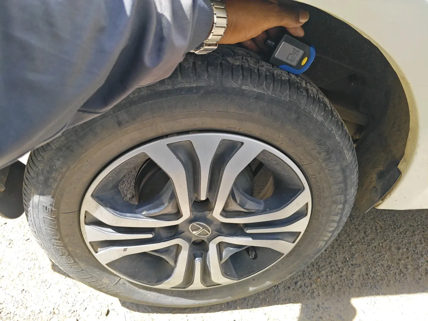 2023 Tata TIGOR XZ PLUS CNG, CNG, Manual, 39,205 km, tyre