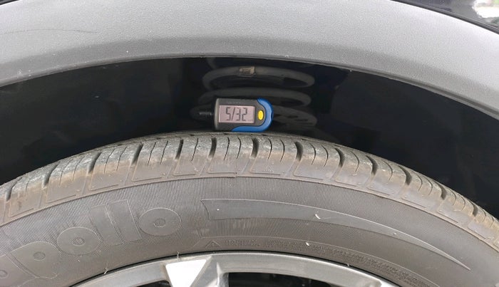 2022 Mahindra XUV700 AX 7 P AT 7 STR, Petrol, Automatic, 14,442 km, tyre