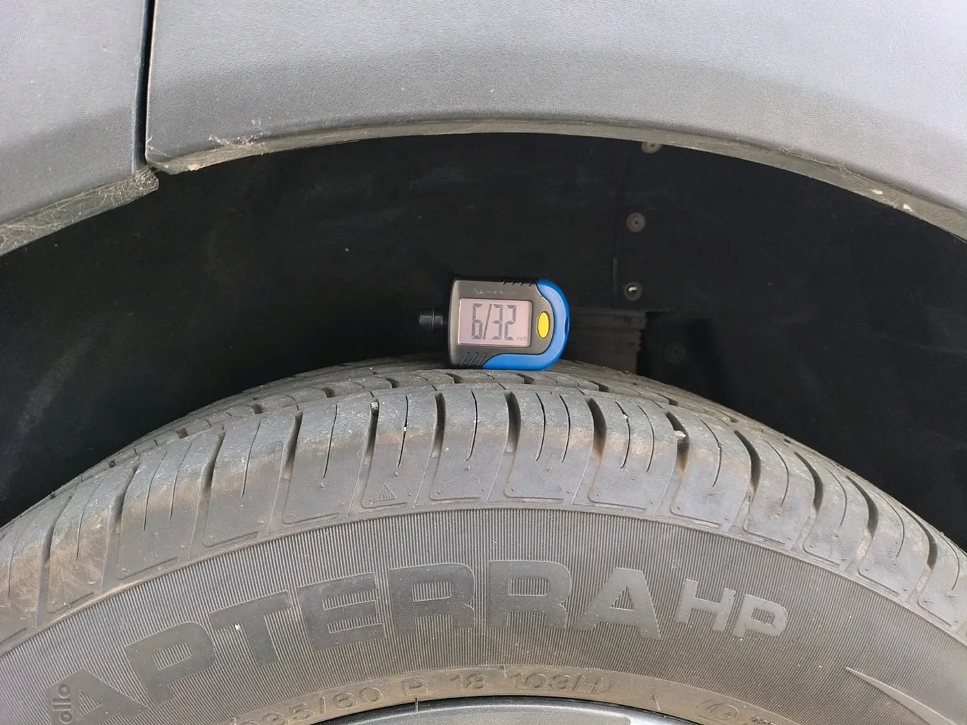 2022 Mahindra XUV700 AX 7 P AT 7 STR, Petrol, Automatic, 14,442 km, tyre