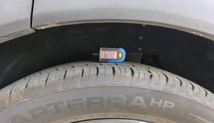 2022 Mahindra XUV700 AX 7 P AT 7 STR, Petrol, Automatic, 14,442 km, tyre