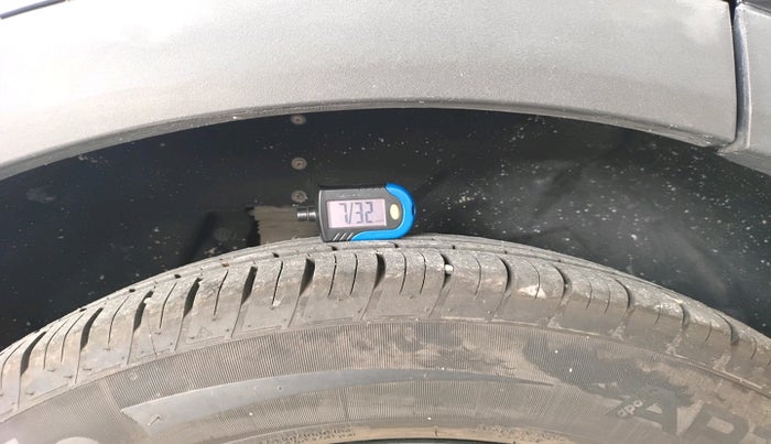 2022 Mahindra XUV700 AX 7 P AT 7 STR, Petrol, Automatic, 14,442 km, tyre