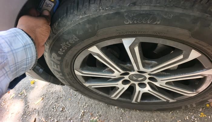 2021 Mahindra XUV700 AX 7 LUXURY P AT 7 STR, Petrol, Automatic, 23,456 km, tyre