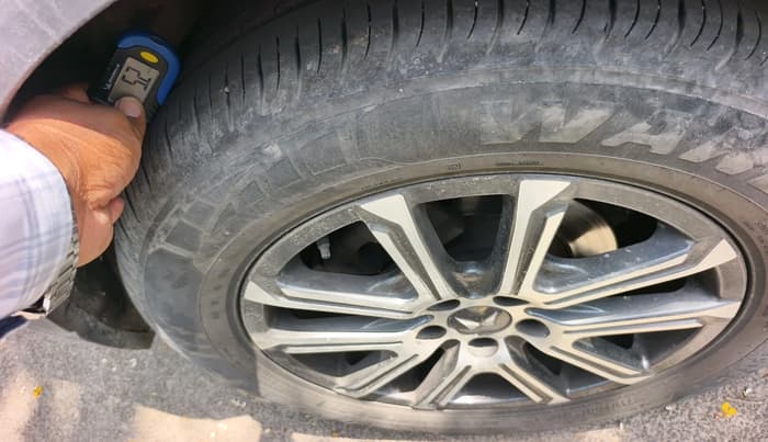 2021 Mahindra XUV700 AX 7 LUXURY P AT 7 STR, Petrol, Automatic, 23,456 km, tyre