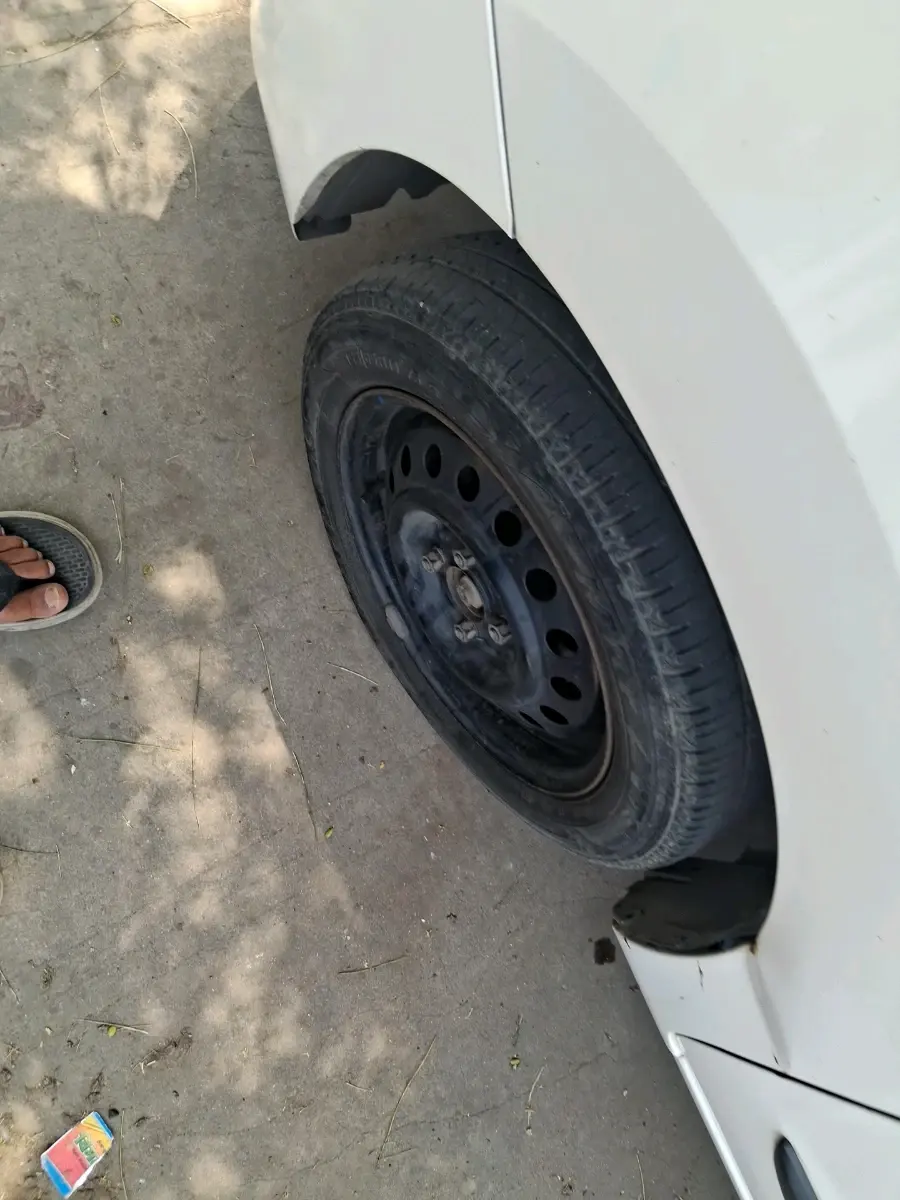 2013 Maruti Wagon R 1.0 VXI, CNG, Manual, 1,31,603 km, tyre
