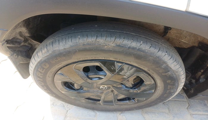 2025 Tata PUNCH Adventure Plus (S) iCNG, CNG, Manual, 11,084 km, tyre