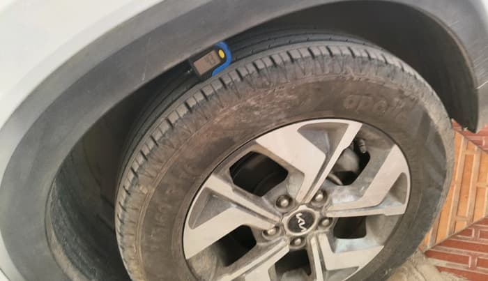 2023 KIA SONET HTX 1.5 AT, Diesel, Automatic, 26,168 km, tyre