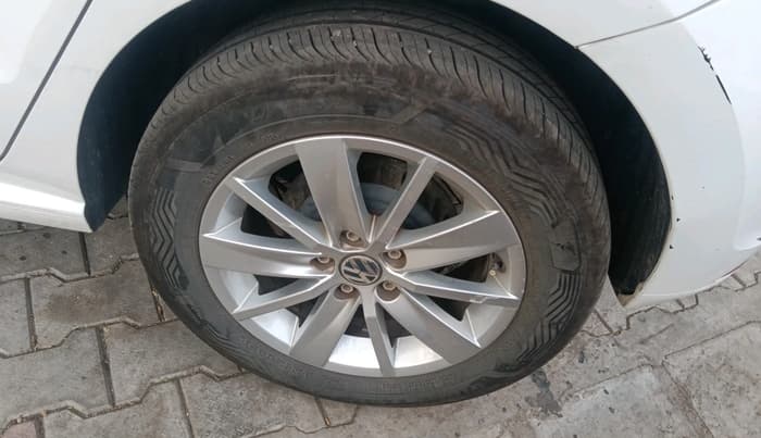 2016 Volkswagen Polo HIGHLINE1.5L, Diesel, Manual, 83,714 km, tyre