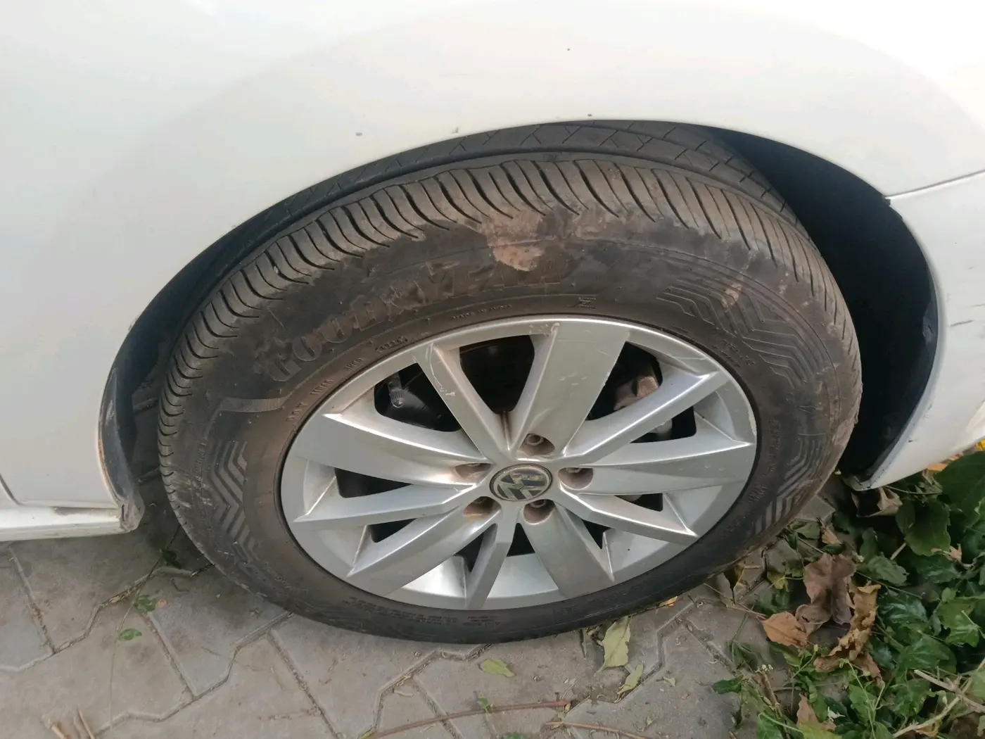 2016 Volkswagen Polo HIGHLINE1.5L, Diesel, Manual, 83,714 km, tyre