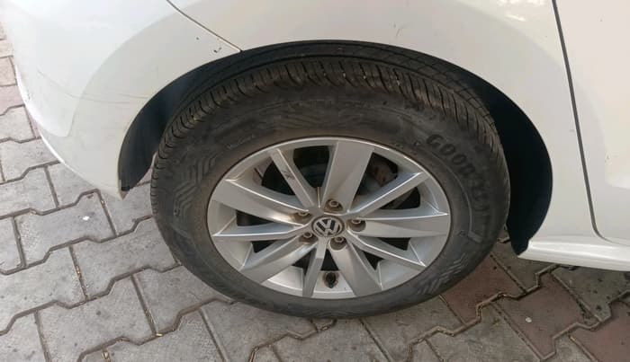 2016 Volkswagen Polo HIGHLINE1.5L, Diesel, Manual, 83,714 km, tyre