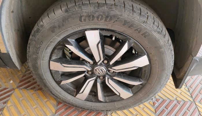 2019 MG HECTOR SHARP 2.0 DIESEL, Diesel, Manual, 1,16,636 km, tyre