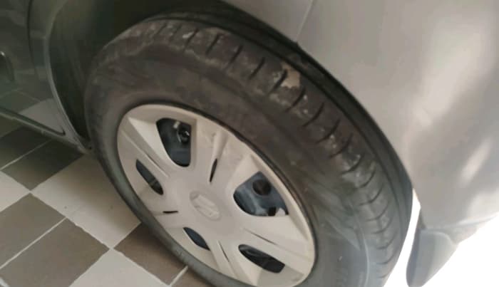 2015 Maruti Wagon R 1.0 VXI, CNG, Manual, 75,137 km, tyre
