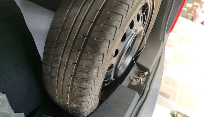 2015 Maruti Wagon R 1.0 VXI, CNG, Manual, 75,137 km, tyre
