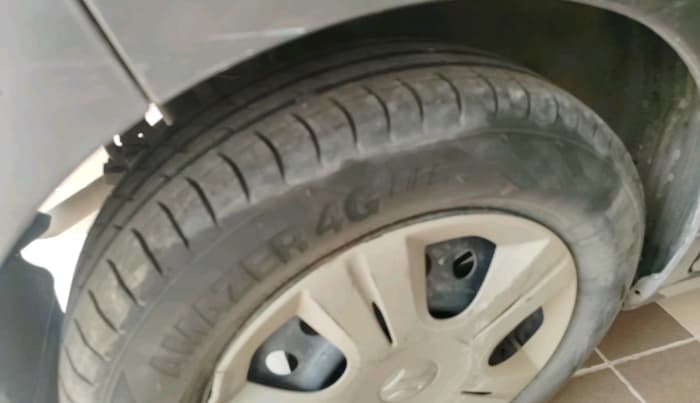 2015 Maruti Wagon R 1.0 VXI, CNG, Manual, 75,137 km, tyre