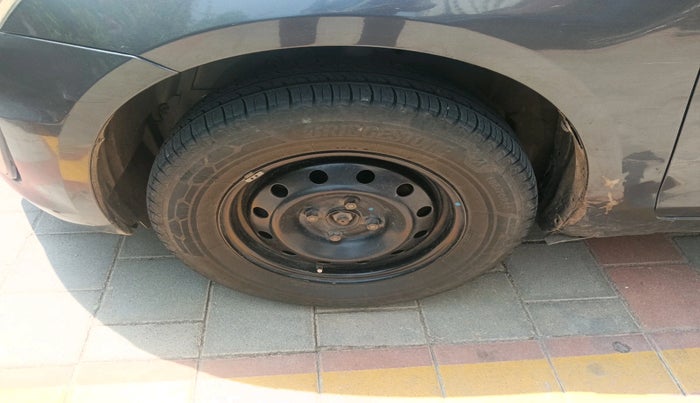2015 Maruti Swift VDI, Diesel, Manual, 1,61,415 km, tyre