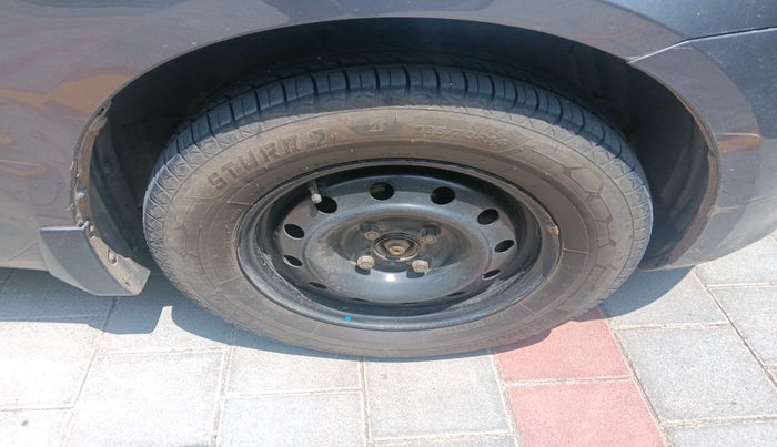 2015 Maruti Swift VDI, Diesel, Manual, 1,61,415 km, tyre