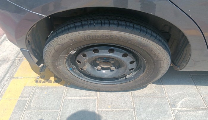 2015 Maruti Swift VDI, Diesel, Manual, 1,61,415 km, tyre