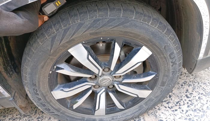 2019 MG HECTOR SMART HYBRID 1.5 PETROL, Petrol, Manual, 1,02,508 km, tyre