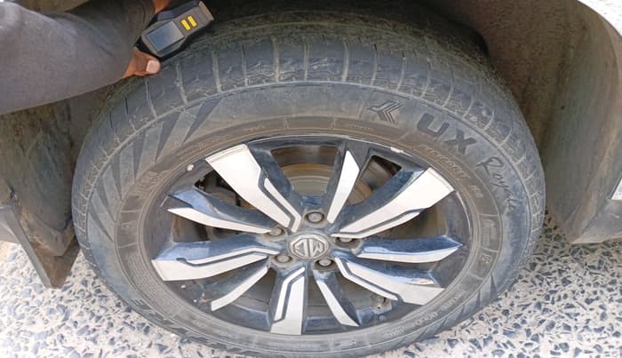 2019 MG HECTOR SMART HYBRID 1.5 PETROL, Petrol, Manual, 1,02,508 km, tyre