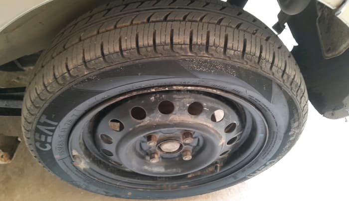 2013 Maruti Wagon R 1.0 VXI, Petrol, Manual, 83,417 km, tyre