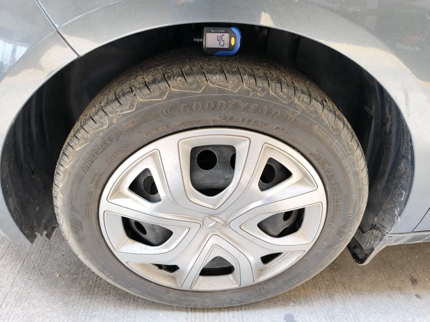 2021 Tata ALTROZ XM PLUS PETROL, Petrol, Manual, 34,709 km, tyre