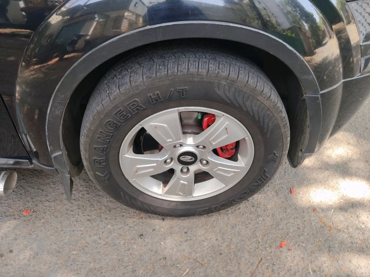 2014 Mahindra XUV500 W8, Diesel, Manual, 1,29,509 km, tyre