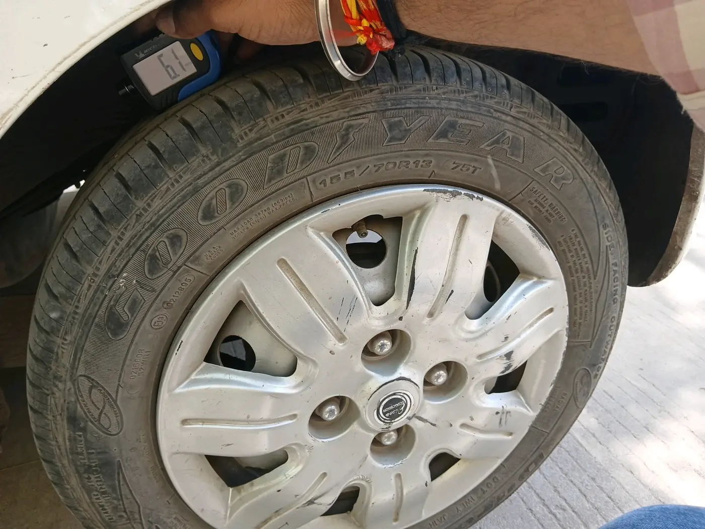 2018 Hyundai Eon ERA +, CNG, Manual, 85,500 km, tyre