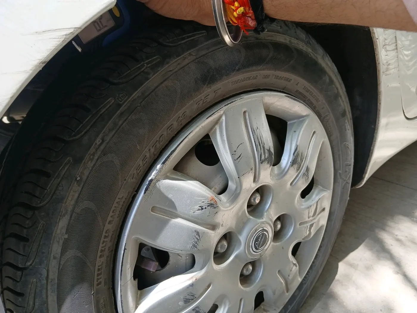 2018 Hyundai Eon ERA +, CNG, Manual, 85,500 km, tyre