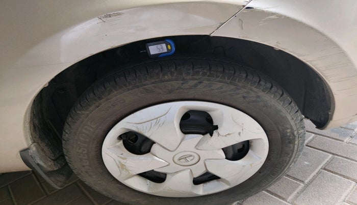 2015 Tata Bolt XM REVOTRON, Petrol, Manual, 83,723 km, tyre