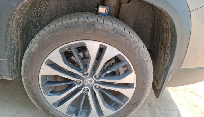 2021 MG HECTOR PLUS SHARP 1.5 PETROL TURBO DCT 6-STR, Petrol, Automatic, 94,553 km, tyre