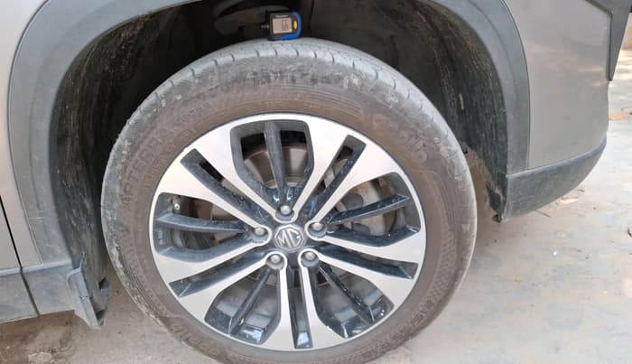 2021 MG HECTOR PLUS SHARP 1.5 PETROL TURBO DCT 6-STR, Petrol, Automatic, 94,553 km, tyre
