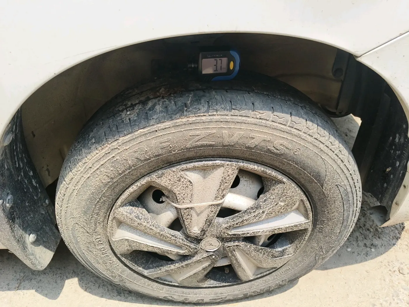 2015 Maruti Wagon R 1.0 LXI, CNG, Manual, 1,07,240 km, tyre