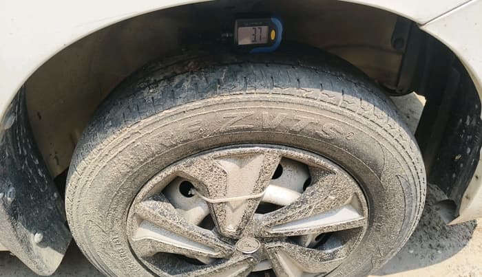 2015 Maruti Wagon R 1.0 LXI, CNG, Manual, 1,07,240 km, tyre