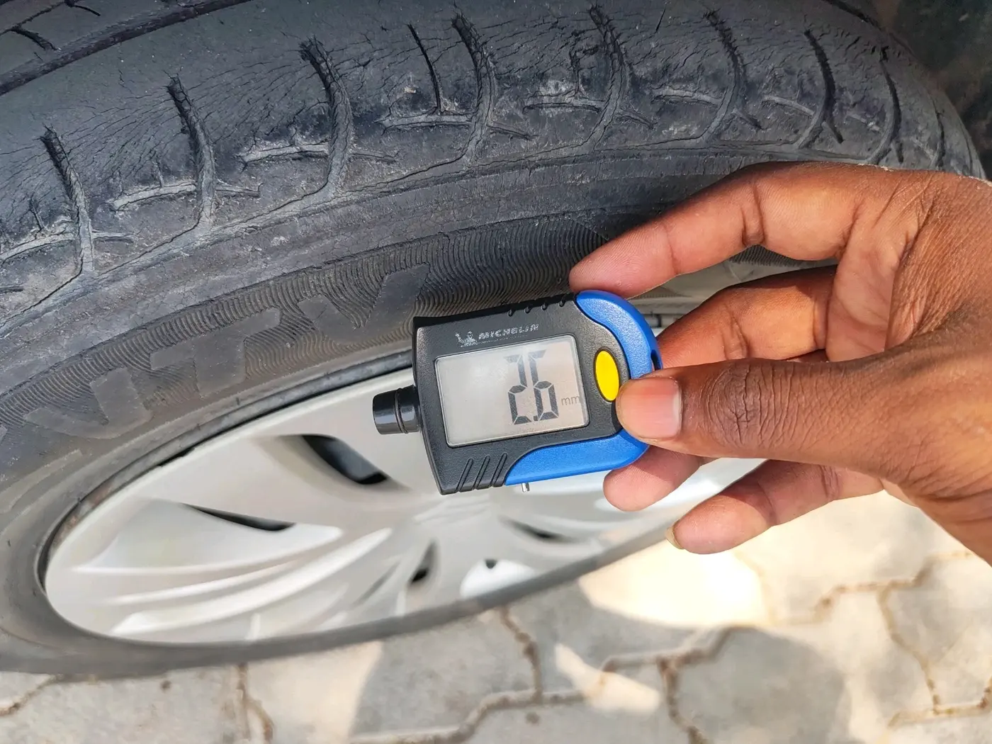 2014 Maruti Ertiga VXI, Petrol, Manual, 84,082 km, tyre