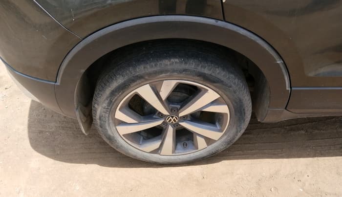 2023 Volkswagen TAIGUN TOPLINE 1.0 TSI AT, Petrol, Automatic, 63,312 km, tyre