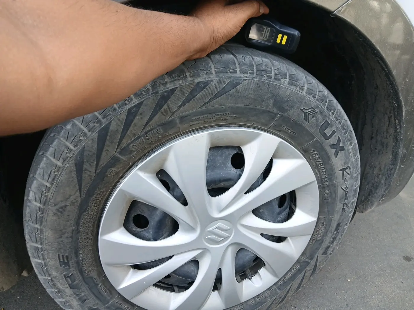 2023 Maruti Swift VXI CNG, CNG, Manual, 34,778 km, tyre