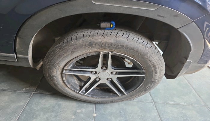2020 Hyundai VENUE S 1.2, Petrol, Manual, 82,522 km, tyre