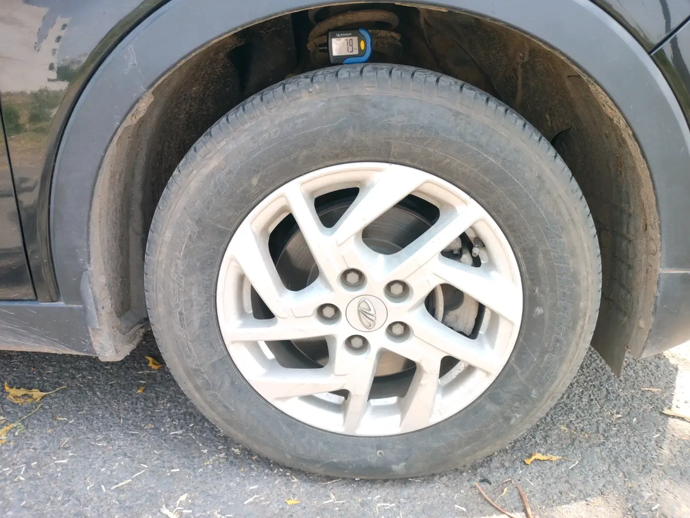 2022 Mahindra XUV300 W8 1.2 PETROL, Petrol, Manual, 64,266 km, tyre