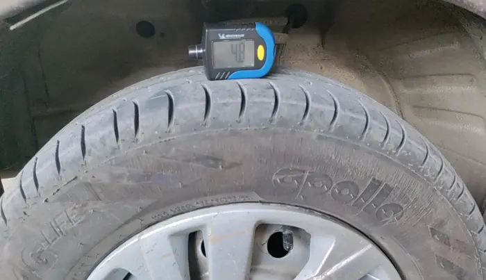 2015 Maruti Wagon R 1.0 LXI CNG, CNG, Manual, 1,33,064 km, tyre