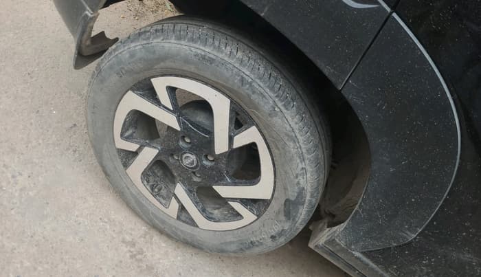 2022 Nissan MAGNITE XV EXECUTIVE, Petrol, Manual, 25,128 km, tyre