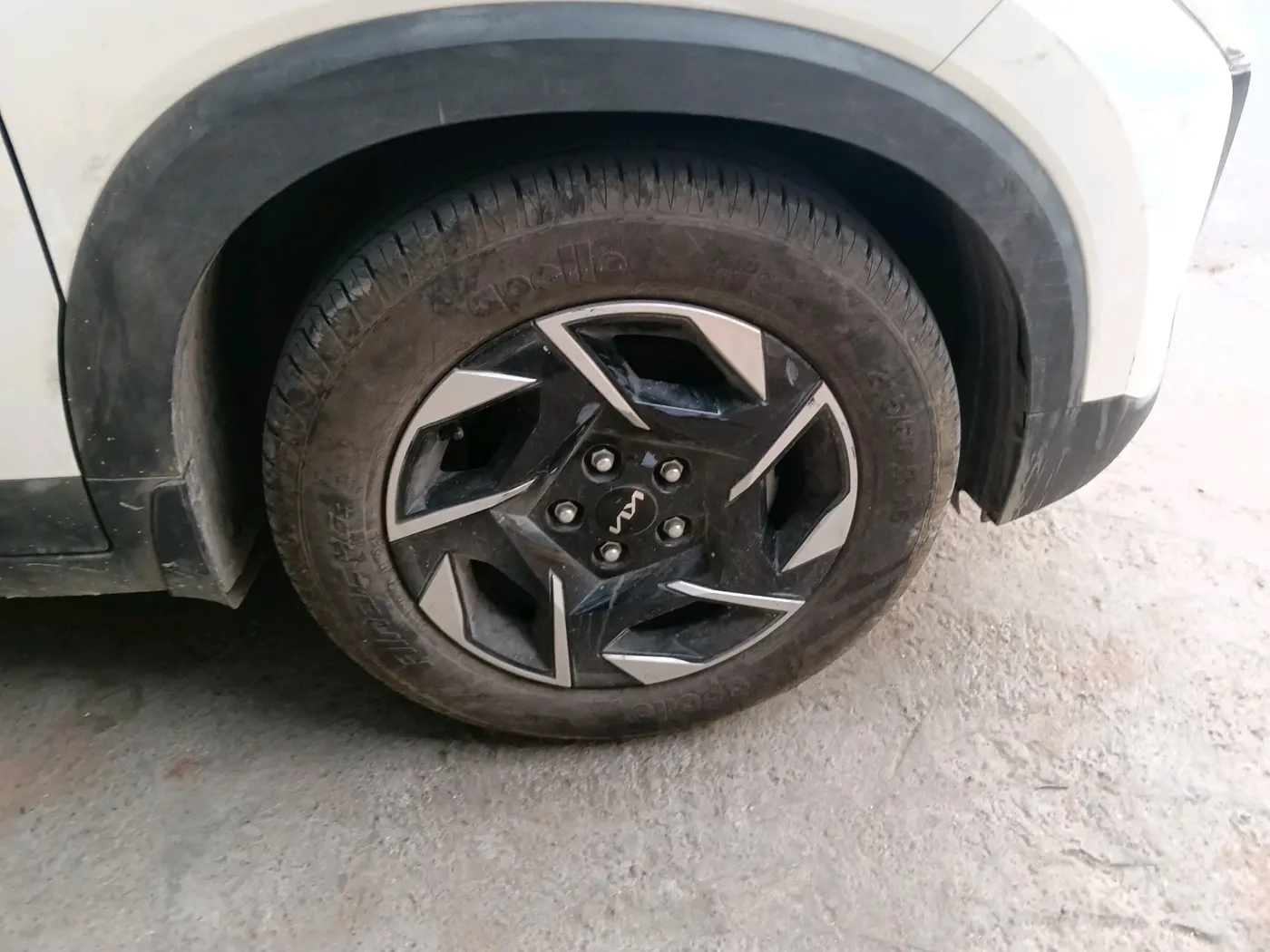2024 KIA SONET HTK (O) 1.2 Petrol MT, Petrol, Manual, 15,854 km, tyre