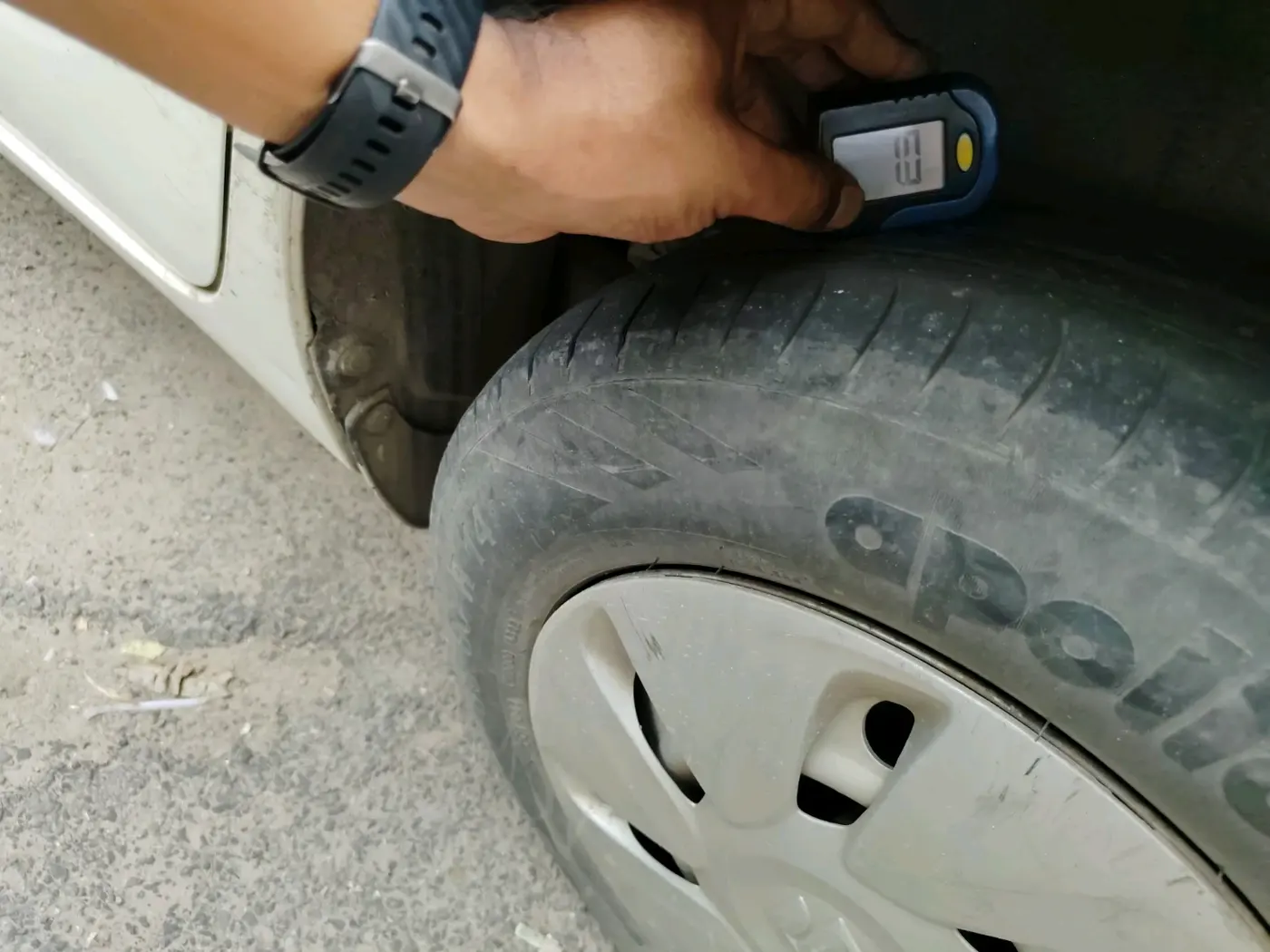 2019 Maruti Dzire LXI, CNG, Manual, 1,22,542 km, tyre