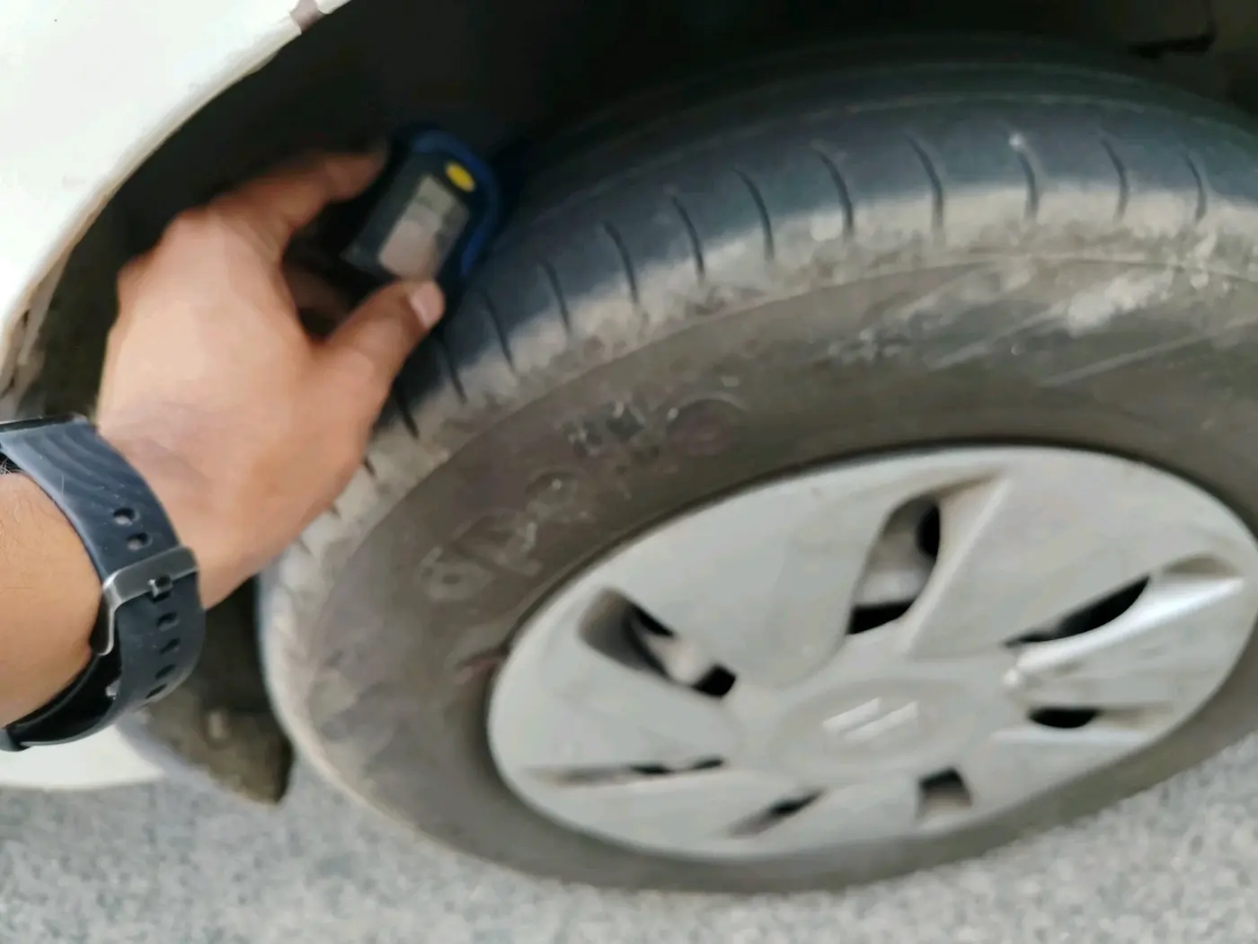 2019 Maruti Dzire LXI, CNG, Manual, 1,22,542 km, tyre