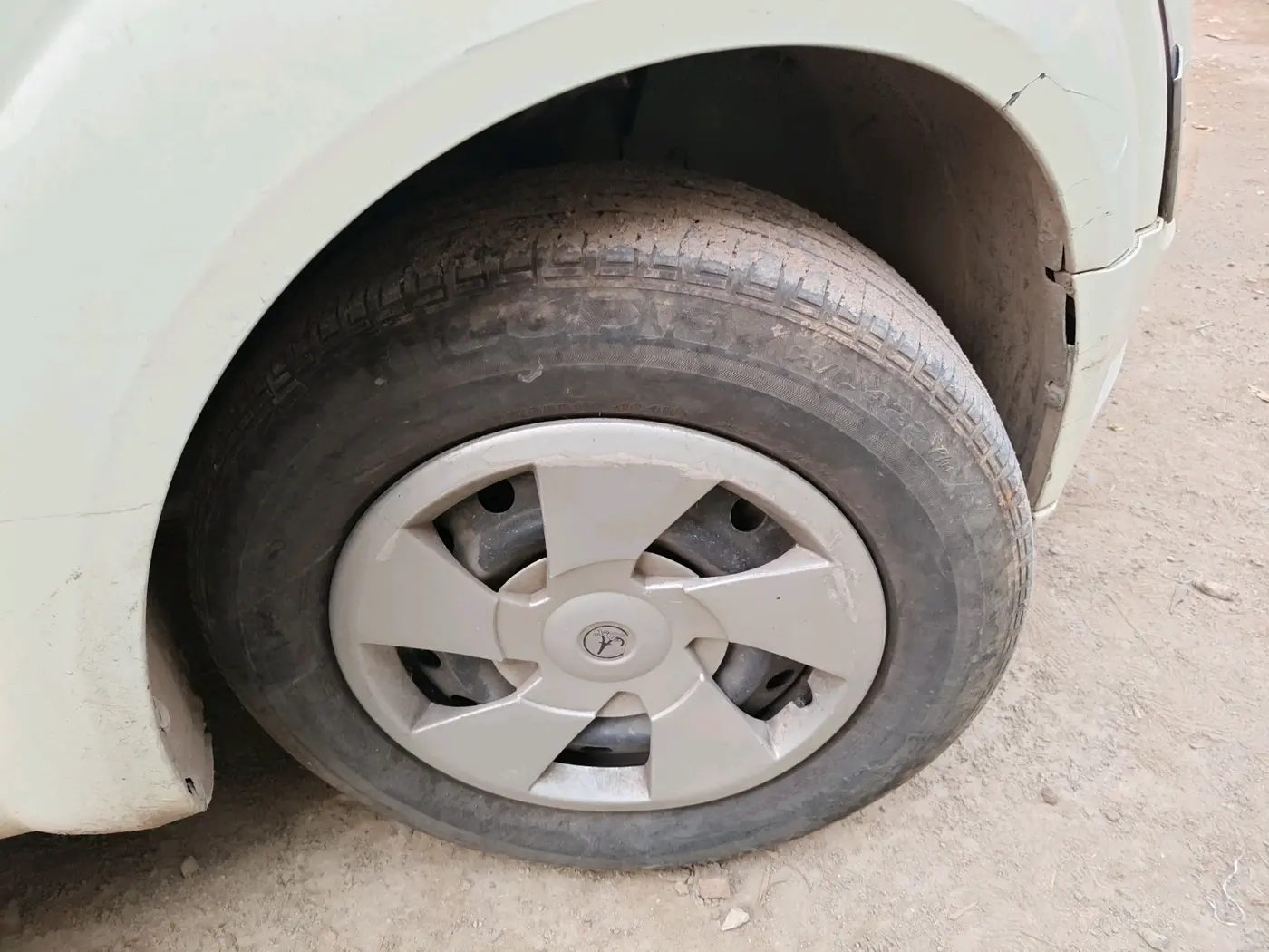 2017 Mahindra XUV500 W4 1.99, Diesel, Manual, 1,19,220 km, tyre