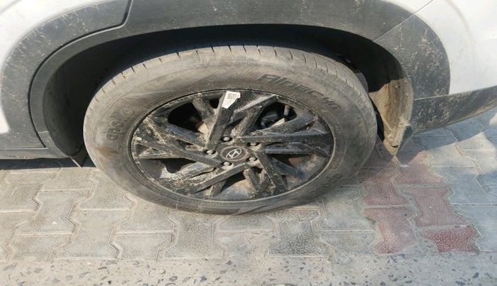 2024 Hyundai Creta S (O) 1.5 PETROL, Petrol, Manual, 14,499 km, tyre