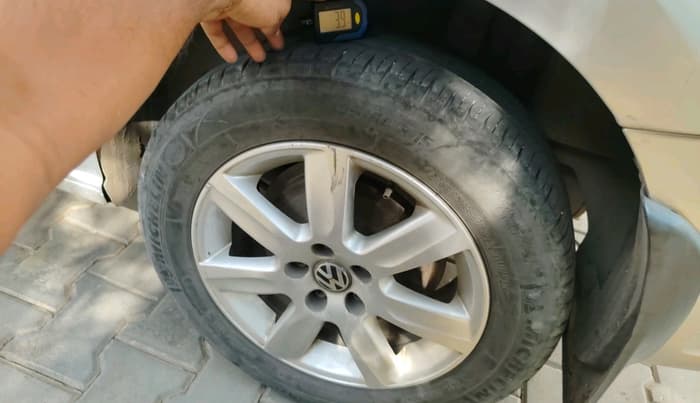 2011 Volkswagen Vento HIGHLINE DIESEL 1.6, Diesel, Manual, 1,58,587 km, tyre