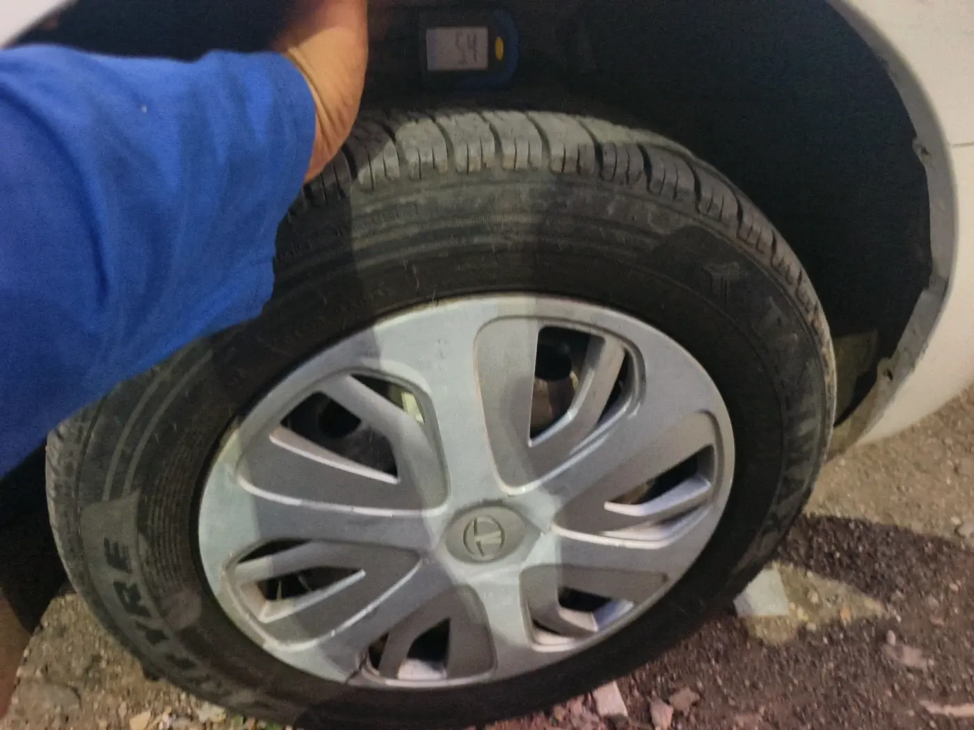 2014 Tata Indica Vista VX TECH QUADRAJET, Diesel, Manual, 1,87,374 km, tyre