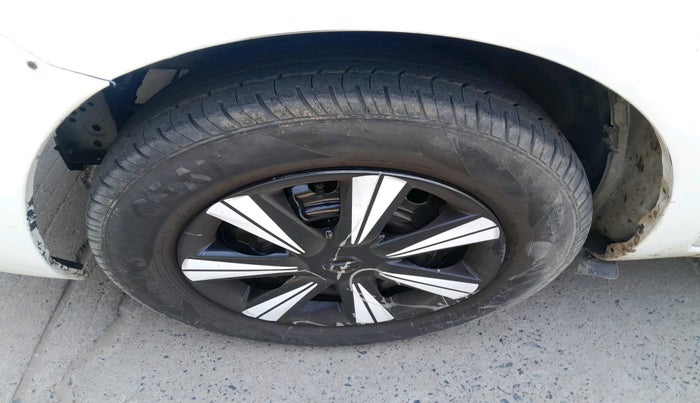 2013 Nissan Sunny XL, CNG, Manual, 75,684 km, tyre