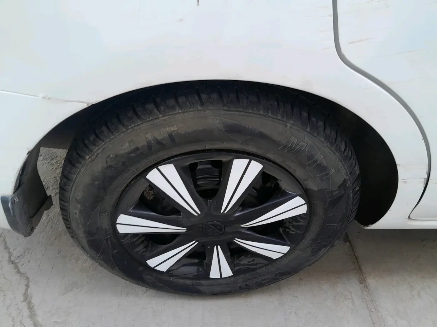 2013 Nissan Sunny XL, CNG, Manual, 75,684 km, tyre